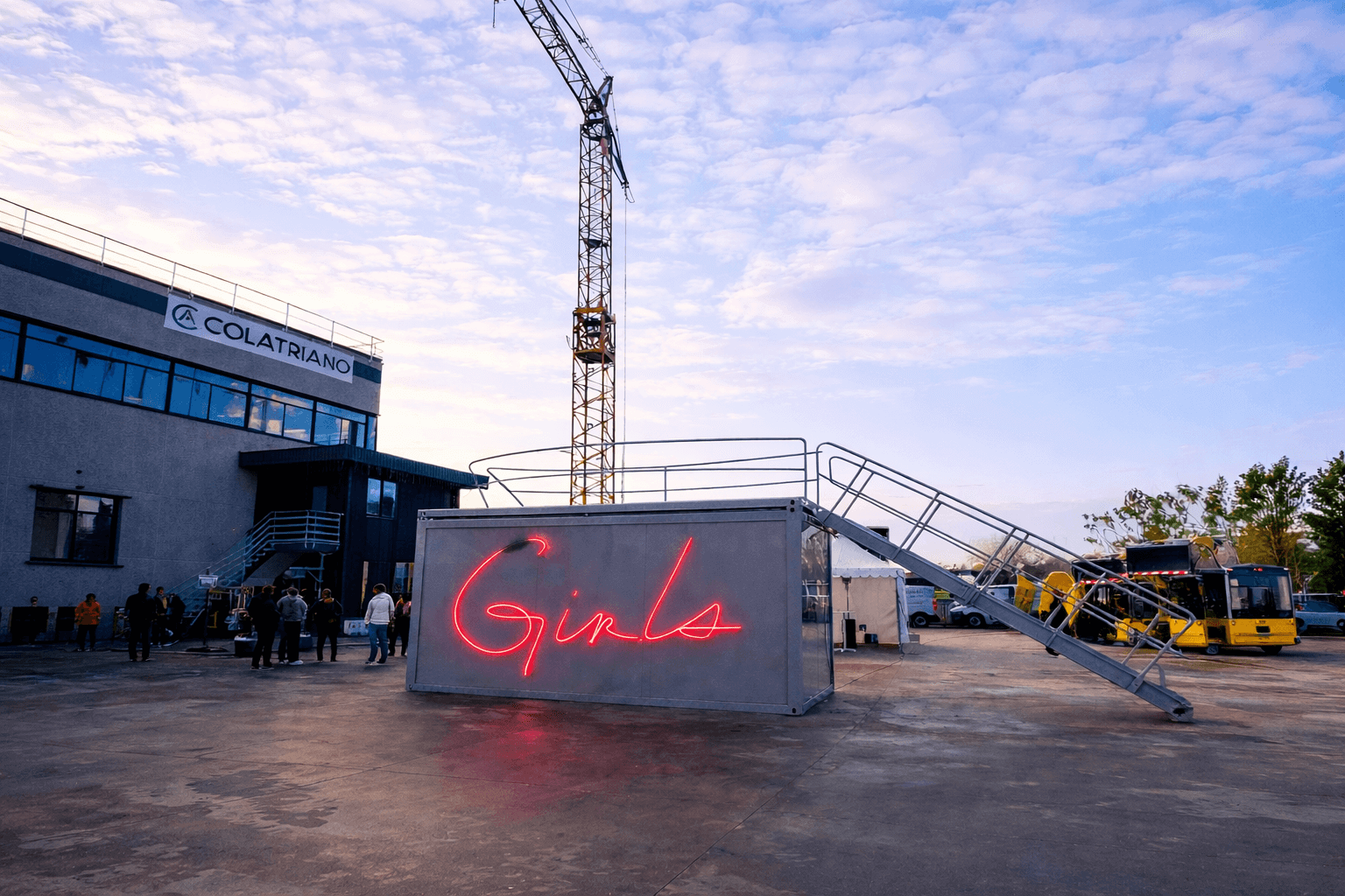 Girls Wanted Colateriano